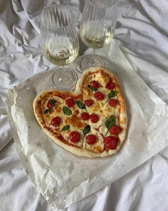 lavieestbelIe's tweet photo. Heart shaped pizzas https://t.co/iY8Tgfg7pE