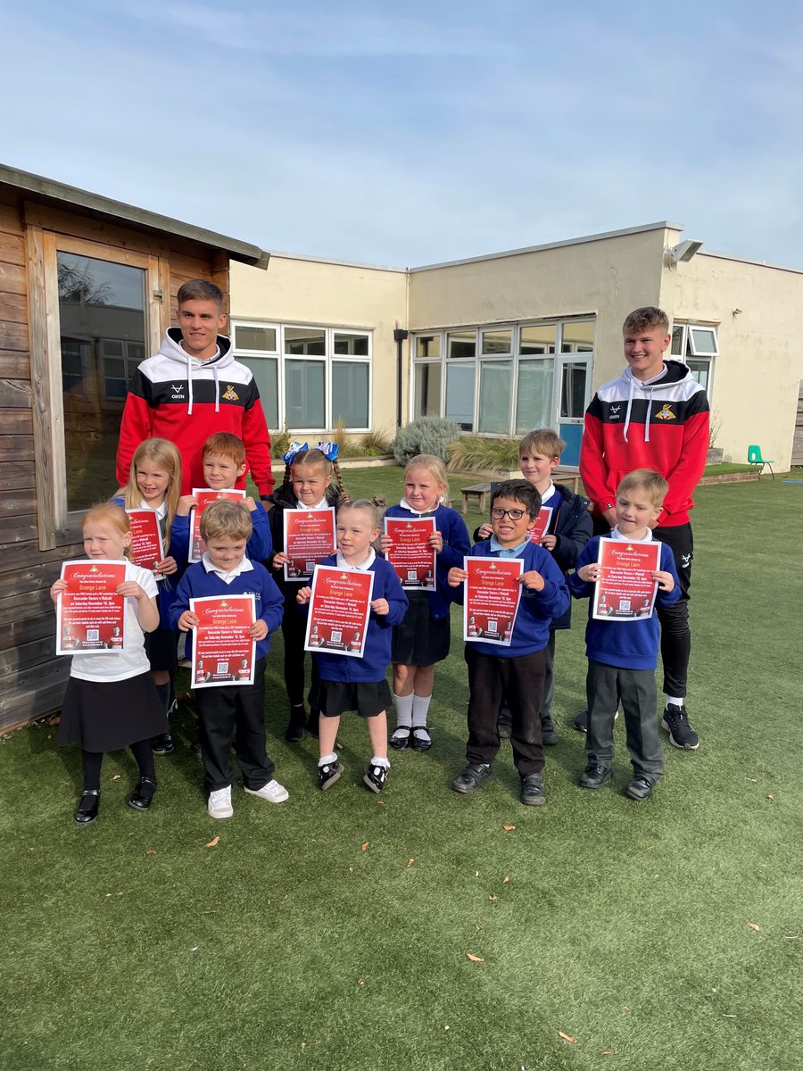 Rovers Reward stadium tour vouchers were given out today to 10 children chosen by their teacher for stand behaviour. Thank you Jack &amp; George from the DRFC first team <a href="/drfc_official/">Doncaster Rovers FC</a>