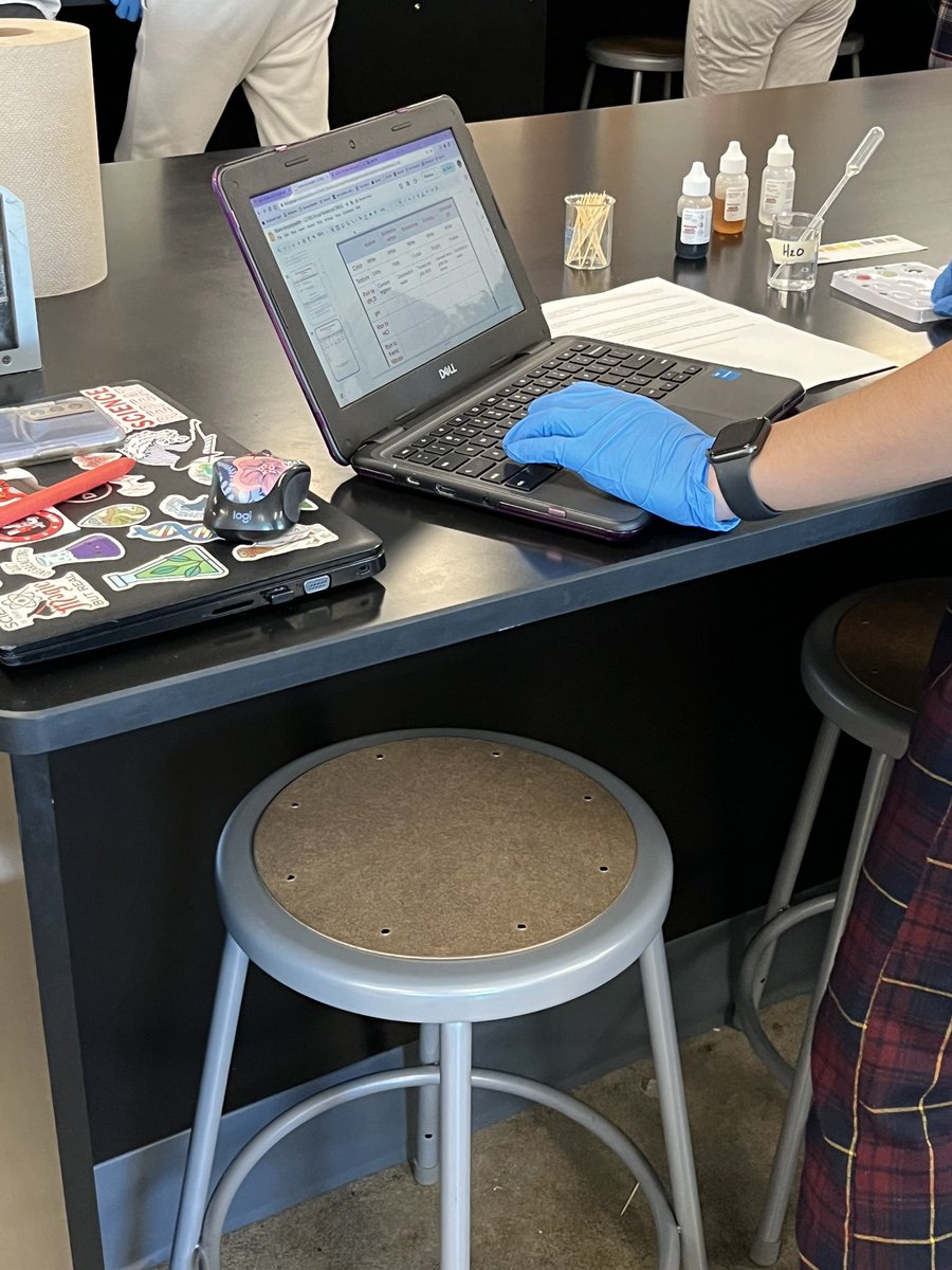 Dr_JChap's tweet photo. One of the best parts of my job is going into classrooms and learning. Today I learned about acid levels of oxycodone and ecstasy. I also got to taste the bitterness of 90% chocolate.
#LifelongLearning #thejayway https://t.co/QZd4OKqypo