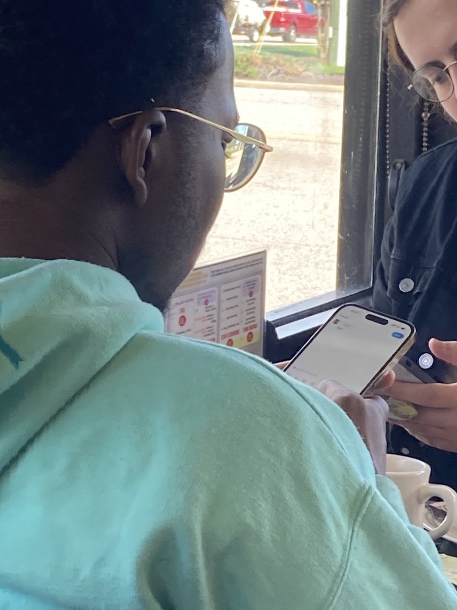 brace for impact <a href="/JhariahClare/">JHARIAH</a> is tweeting again i mean Xing