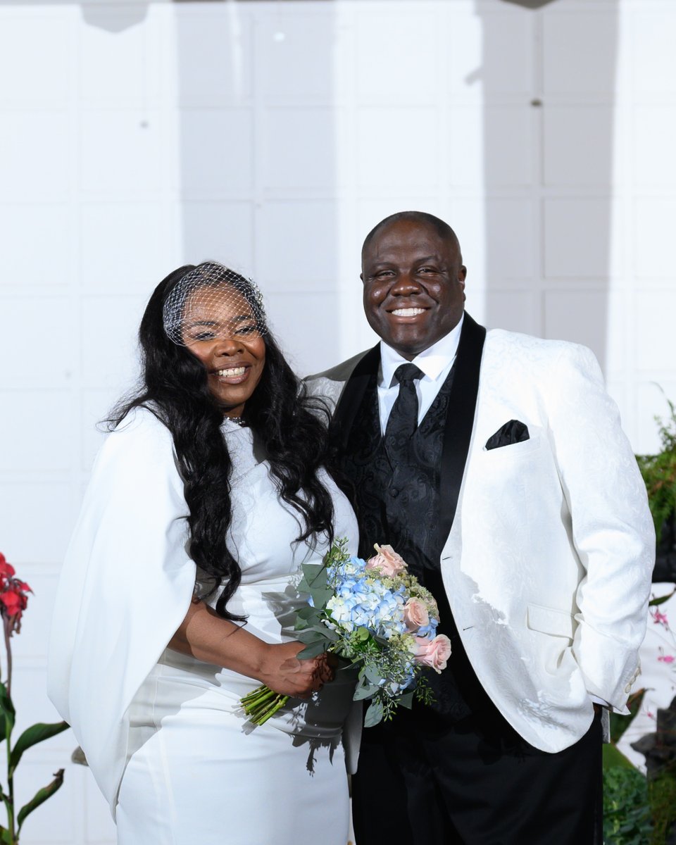 NABJ's tweet photo. 🥳A double #NABJCongrats to NABJ President Ken Lemon(@kenl4president)!
🩷This weekend, he married his best friend & soulmate @DrKortniAlston!
🏆Earlier this month, he received a Lifetime Achievement Award from @caabj_info!
#TheLemons #TheyEloped #NABJLove
📸Media Arts Collective https://t.co/DN65rdbNLK