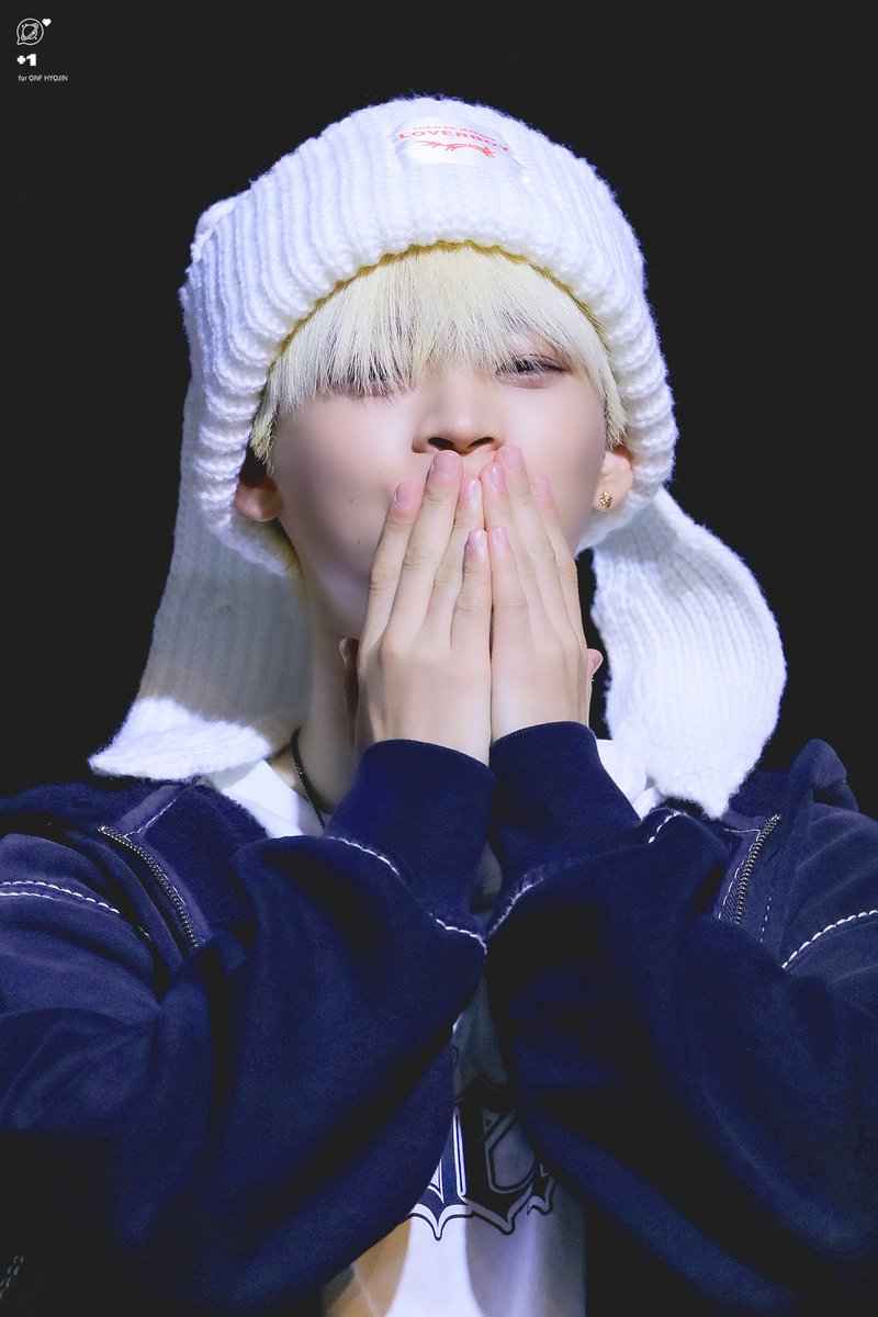 231013 사운드웨이브 팬사인회
토끼효의 축복이 끝이없네요🐰🐰
#온앤오프 #효진 #ONF #HYOJIN