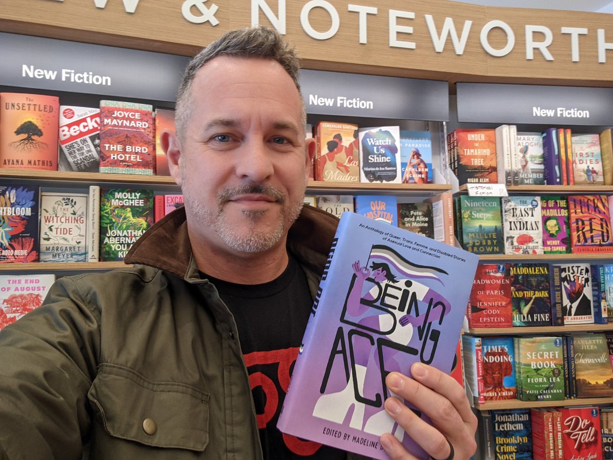 ChrisPTravis's tweet image. Found this at the B&amp;amp;N at 82nd and Broadway. Can't wait to read! @moniza_hossain