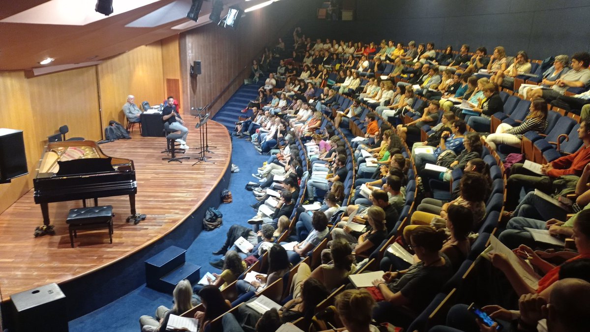 VESC.CAT (@vesc_cat) on Twitter photo 🔥La #Cantania2024 de l'<a href="/auditoribcn/">L'Auditori</a> ja camina!
Avui, primera sessió de formació del professorat al <a href="/TAGranollers/">Teatre Auditori de Granollers</a>!
👉"El Naufragi" és una obra del compositor <a href="/marctimon/">Marc Timón</a>
amb text de <a href="/sempresaludava/">Jair Dominguez</a>! 🔥La #Cantania2024 de l'<a href="/auditoribcn/">L'Auditori</a> ja camina!
Avui, primera sessió de formació del professorat al <a href="/TAGranollers/">Teatre Auditori de Granollers</a>!
👉"El Naufragi" és una obra del compositor <a href="/marctimon/">Marc Timón</a>
amb text de <a href="/sempresaludava/">Jair Dominguez</a>!