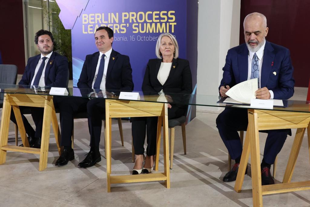 On behalf of #BIH, following the leaders' summit in #Tirana, I signed the Agreement on the Recognition of Professional Qualifications for Nurses, Veterinarinary surgeons, Pharmacists, and Midwives. #WB6 #BerlinProcess #Tirana