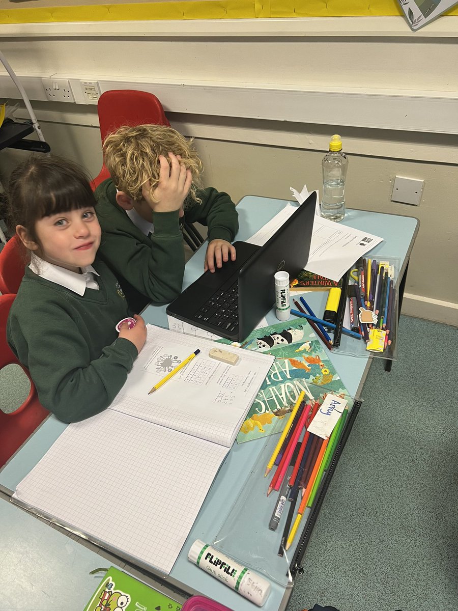 CCAYear422's tweet image. We have been learning about network connections and the role of a router today in Computing! #computingcurriculum #teachcomputing @ChristAcad