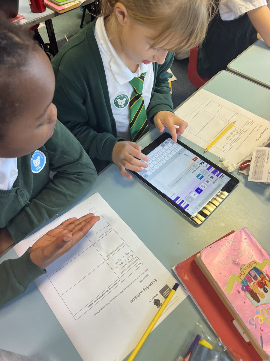 CCAYear422's tweet image. We have been learning about network connections and the role of a router today in Computing! #computingcurriculum #teachcomputing @ChristAcad