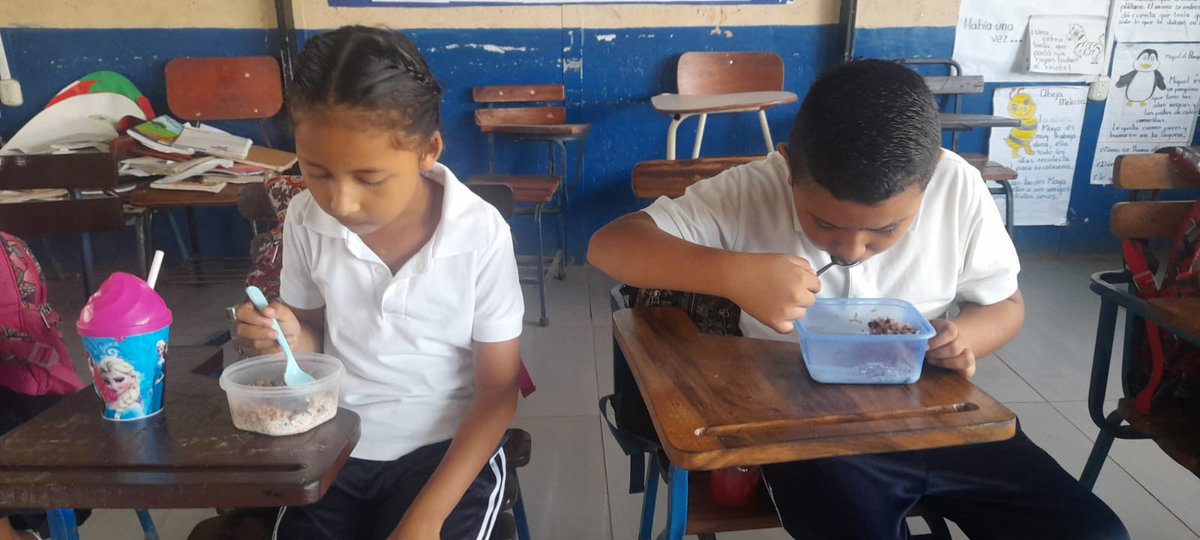 En el día internacional de la alimentación comunidad estudiantil, disfrutan de merienda escolar.
🥳👏👏👏
#Nicaragua