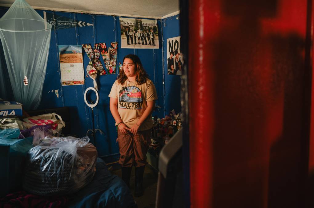 climatedaddy_'s tweet image. 🧵The Escutia family is still searching for a home 7 months after the Pajaro River levee crumbled leaving their home in ruins.
In my @kqed episode of Sold Out: Rethinking Housing in America I take you on Denia's journey. She lost her house, her dream of going to UCLA & her dog.