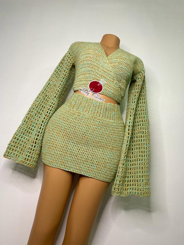 mellycrochets's tweet photo. After 60 hours of crocheting, I made this beautiful two piece set🌸🧶🧶

Kindly retweet my handwork, my client may be on your timeline 🤲🙏

#mellycrochets https://t.co/wT4pHz2c6h