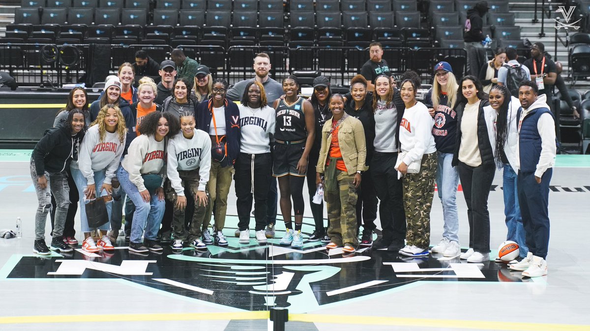 CoachMoxAmaka's tweet photo. Blessed the whole squad got to experience this! If you can see it you can believe it! If you can believe it you can achieve it!!
Shout out to @swishbeast and the @nyliberty for taking care of us! #FirstClassOrganization https://t.co/VFqP9QcJzb