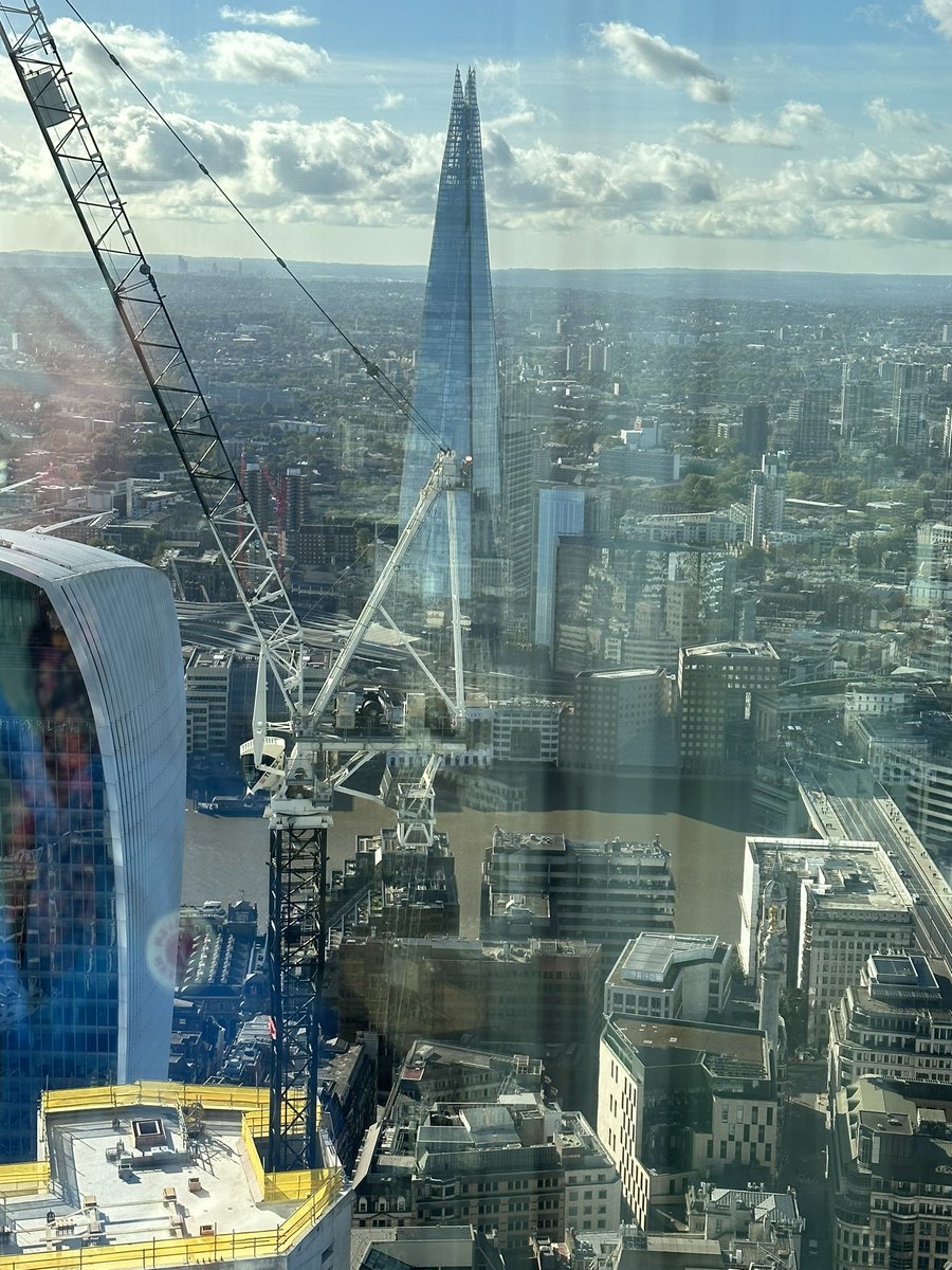 London up in the sky ❤️

#lovelondon
#upinthesky
#sunnylondon

@8bishopsgate