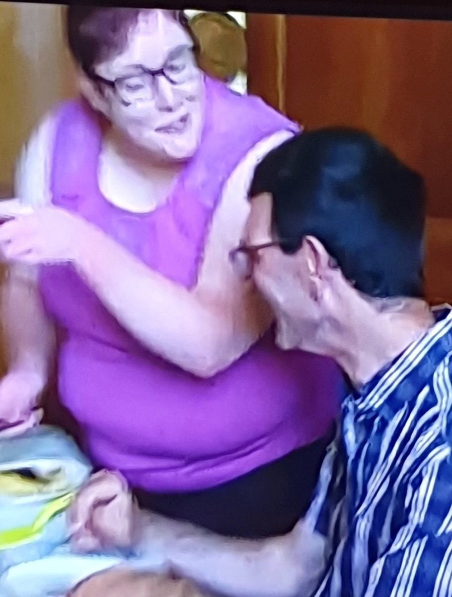 JuliArdeche's tweet photo. Oh la la, quelqu'un peut avancer le temps d'une semaine svp???
Parce que là la semaine prochaine, ça va péter dans tous les sens!!!!
Vous l'avez vous aussi la tête de la belle-mère quand Justine dit à Patrice d'aller au coin?
#adp2023
#adp 
#adp23 https://t.co/xUiZuMAcSE