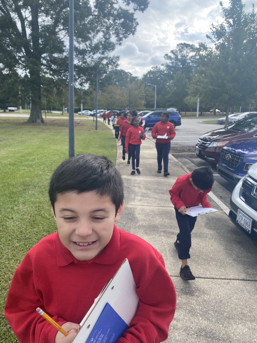 marietculver's tweet image. ‘Watershed Walk About’ #FieldExperience #OwlsCreek ⁦@LRNow⁩ ⁦@VAAquarium⁩ ⁦@vbschools⁩ #4thGrade #humanimpact #WeareVBSchools ❤️❤️❤️