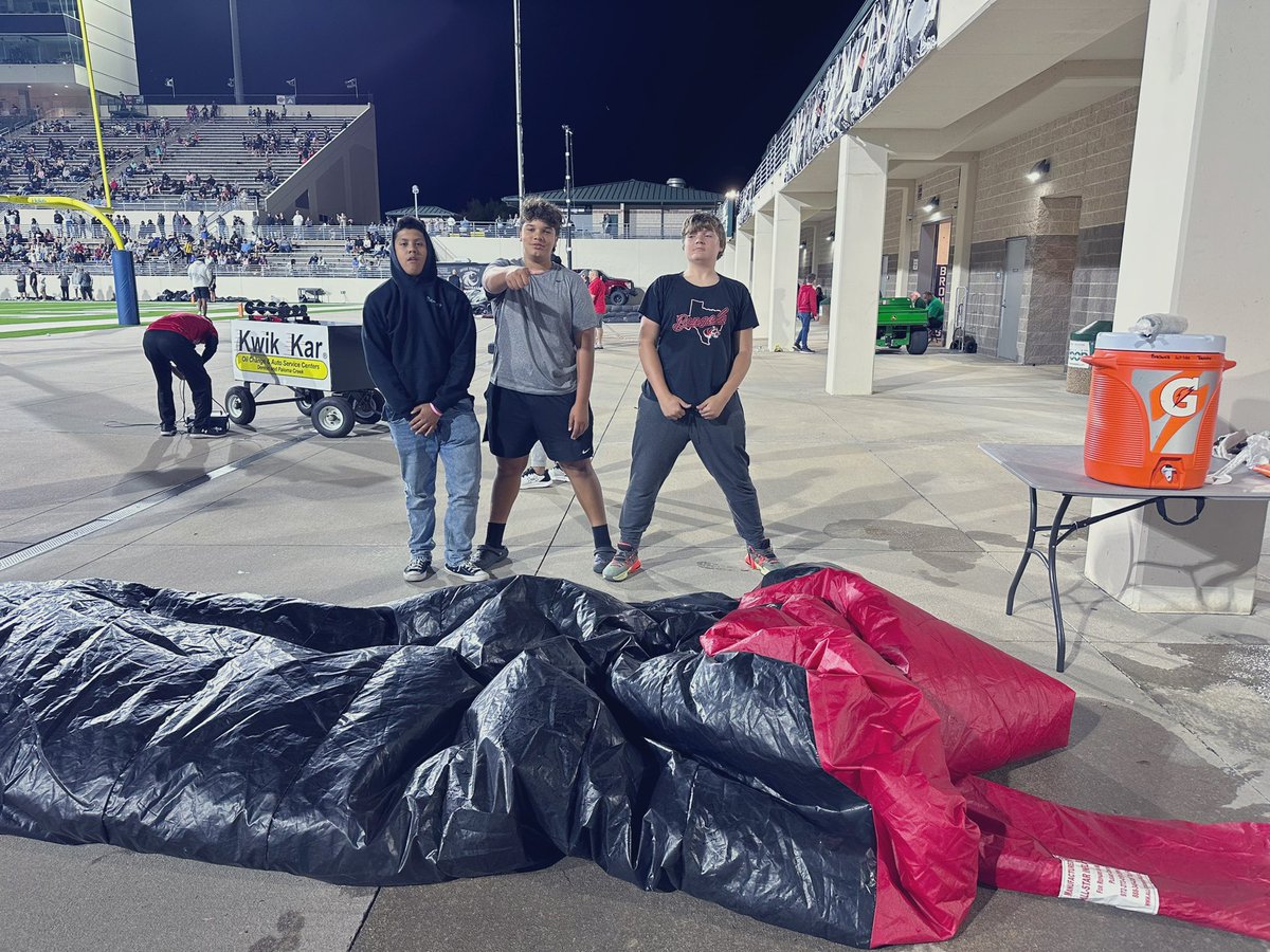 heathchancey's tweet image. Volunteering with my freshman @coopchancey, his teammates, and @BraswellBooster to get the tunnel smokin’ last Friday. Did you know there’s a real axe?! Watch closely to see 👀 
Keep Chopping Wood! 
@BengalLifestyle