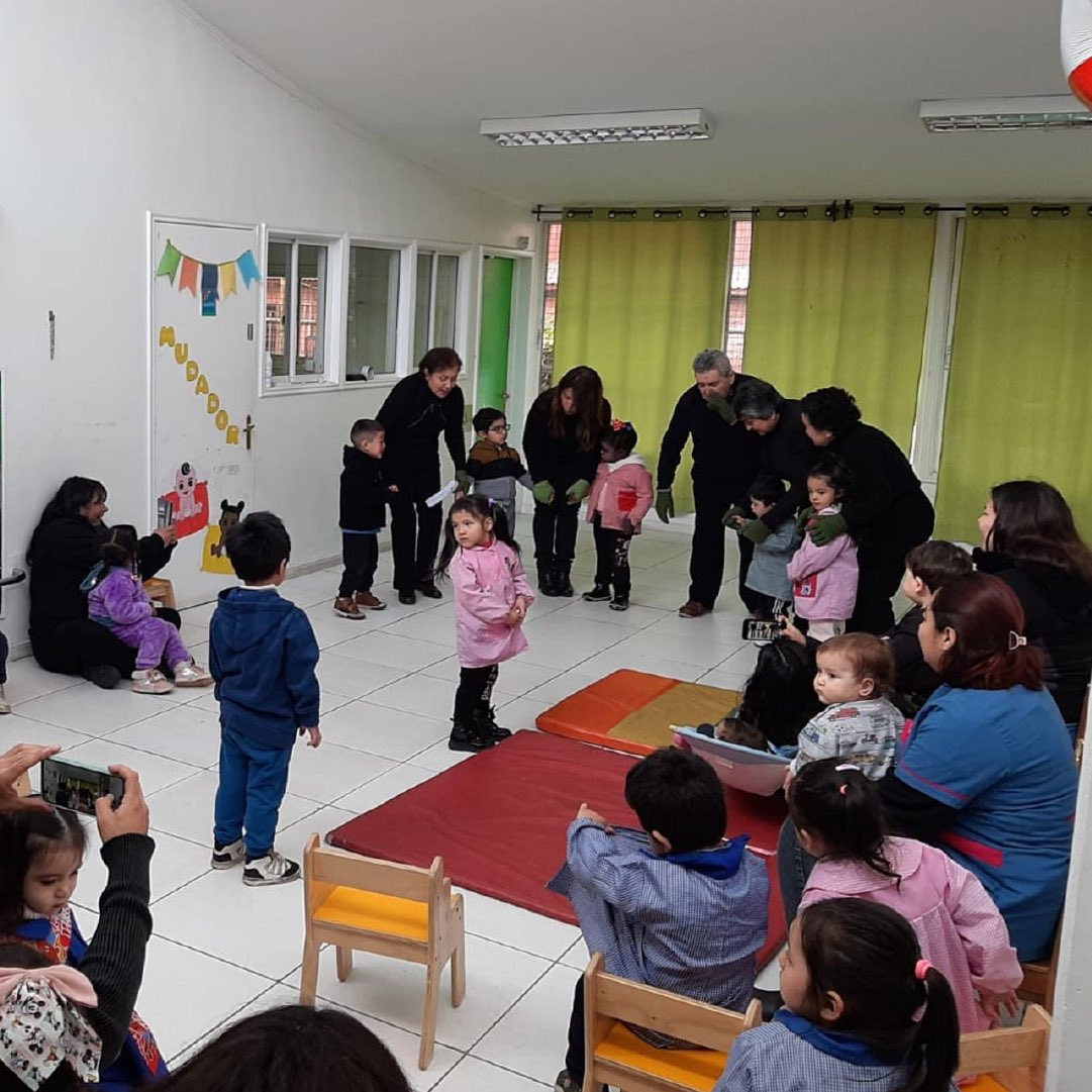 ¡Feliz Día de los Profesores! Se reconoce la importante labor docente, en cada una de las aulas de nuestro país. La Fundación saluda a todos profesores que trabajan en la fundación entregando sus lecciones, actividades, y apoyo. #profesor #aula  #profesores #diadelprofesor