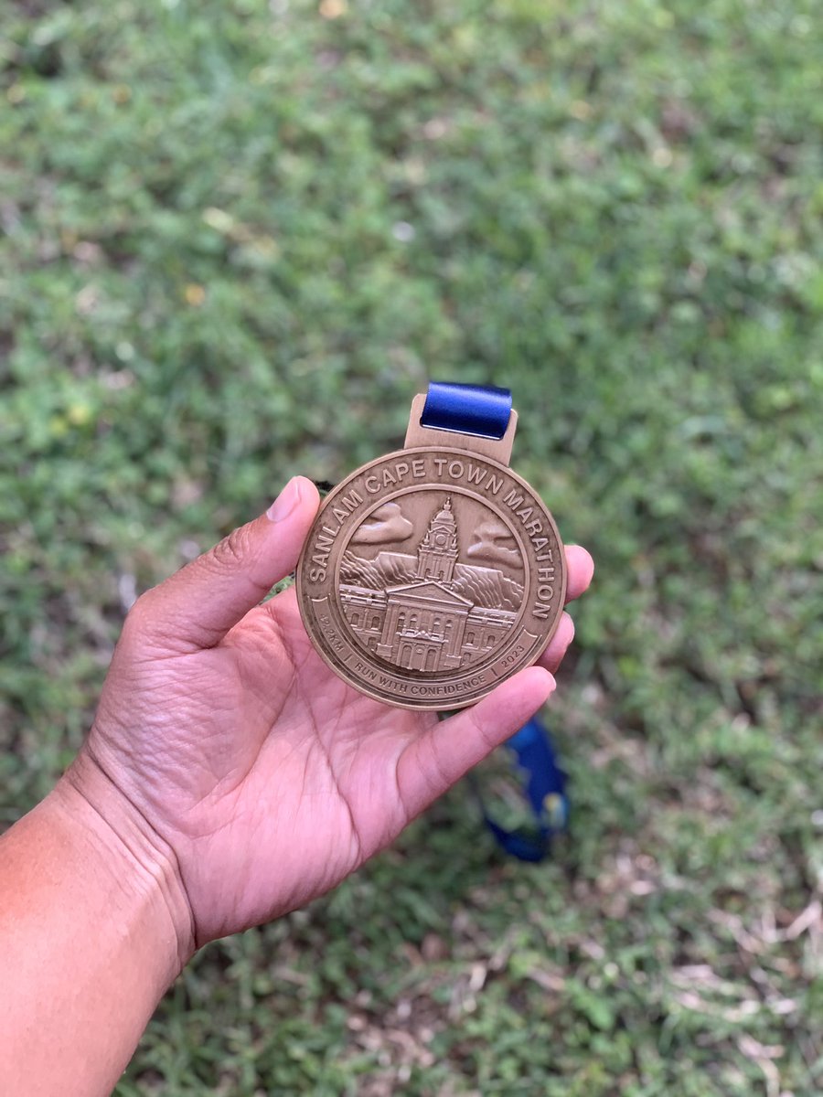 audas_vanschoor's tweet photo. MY FIRST EVER MARATHON 🤩🤕
🏃🏾♂️ SANLAM CAPE TOWN MARATHON🏃🏾
LONG
TOUGH
WINDY
THE LOOP 🥵
42.2 KM IN THE BAG 🏃🏾♂️
RACE DAY 📸 DUMP
Thanks for the all the support 🖤
I’M NOT A RUNNER 🙋🏾♂️
#JUSTBELIEVE #RUNWITHAVS #AVSONTHE42 #AVSFITNESS #FetchYourBody2023 #RUNCPT #MEDALMONDAY https://t.co/QncJLgMd1n