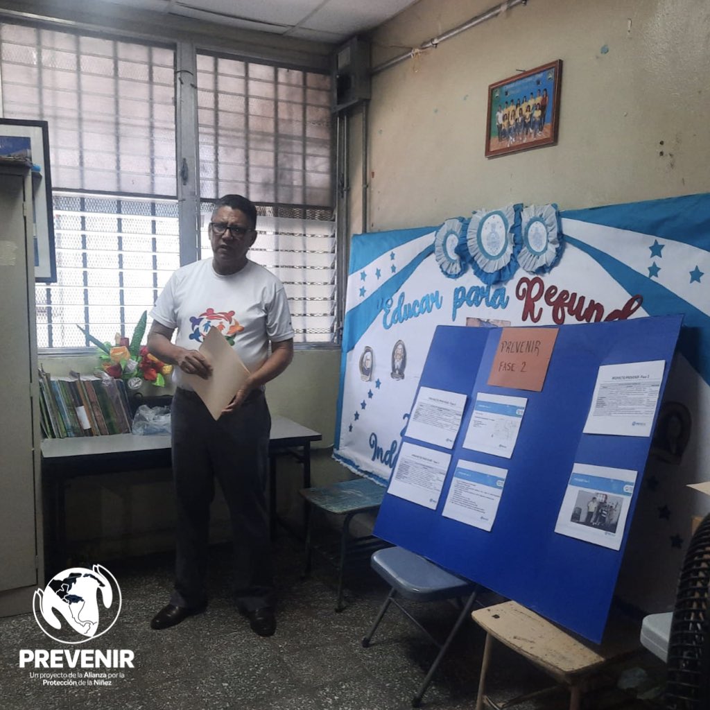 alianzappn's tweet photo. Fe y Alegría Honduras, implementador del proyecto Prevenir,  emplea la metodología Crianza con Ternura, creada por @worldvision. El objetivo es que los docentes adquieran  habilidades de escucha y herramientas para acompañar a los NNA ante diferentes situaciones. 👩🏽‍🏫👨🏽‍🏫👦🏽👧🏽

#niñez https://t.co/gHjB5Lppdc