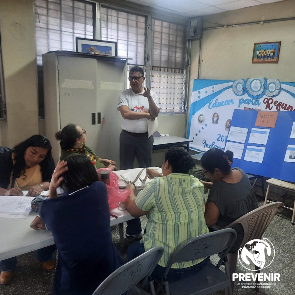 alianzappn's tweet photo. Fe y Alegría Honduras, implementador del proyecto Prevenir,  emplea la metodología Crianza con Ternura, creada por @worldvision. El objetivo es que los docentes adquieran  habilidades de escucha y herramientas para acompañar a los NNA ante diferentes situaciones. 👩🏽‍🏫👨🏽‍🏫👦🏽👧🏽

#niñez https://t.co/gHjB5Lppdc
