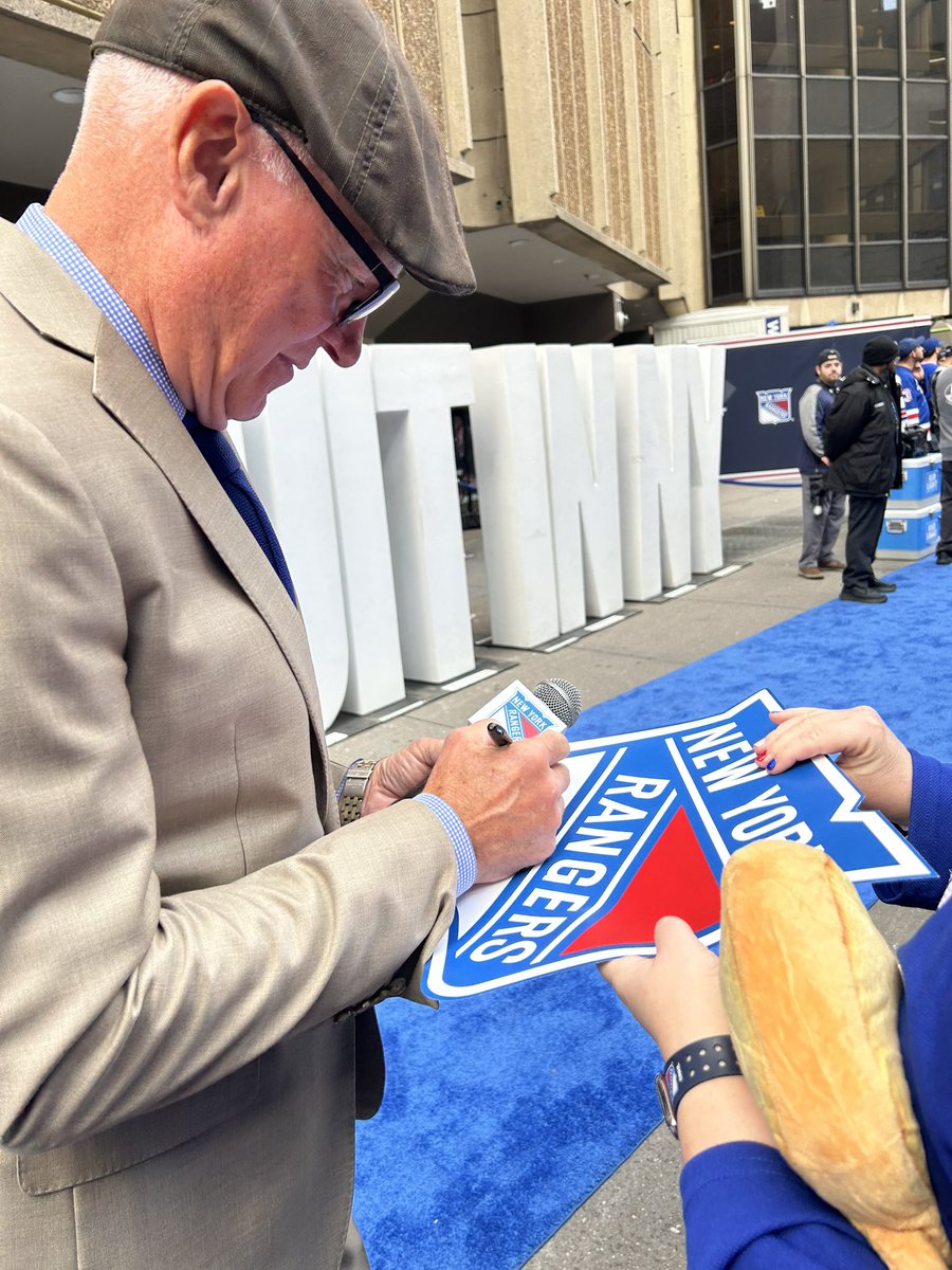 Jamie Renee Bowe 🏒🌻🎳 tweet media