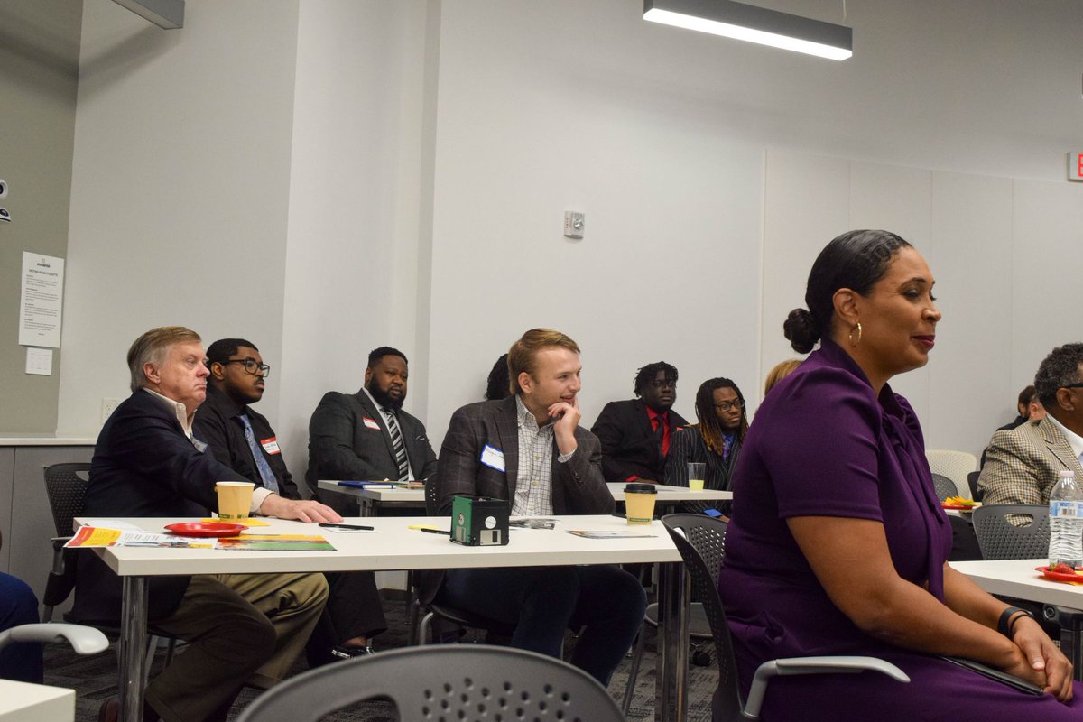 _CodeCrew's tweet image. We couldn't be happier for our #CodeSchool graduates as they embark on their new adventure as full-time software developers in the booming Memphis tech sector! @EpicenterMemphis @TheCollectiveBlueprint
Congratulations to all our talented students! 🎊 #MemphisTech #GritGrindCode