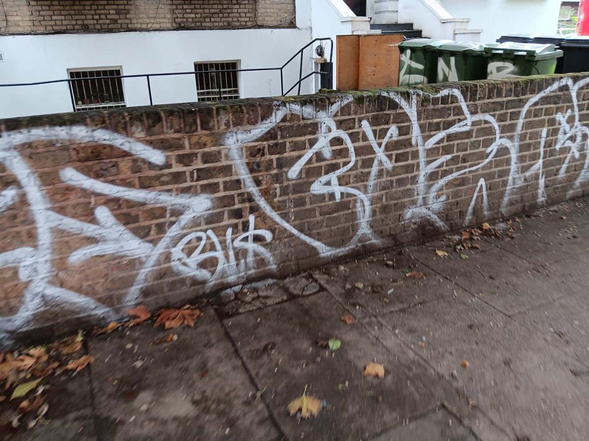 BackingBrixton's tweet photo. and it just gets worse: vandalism &amp; drug wraps https://t.co/USMhFCfOAz