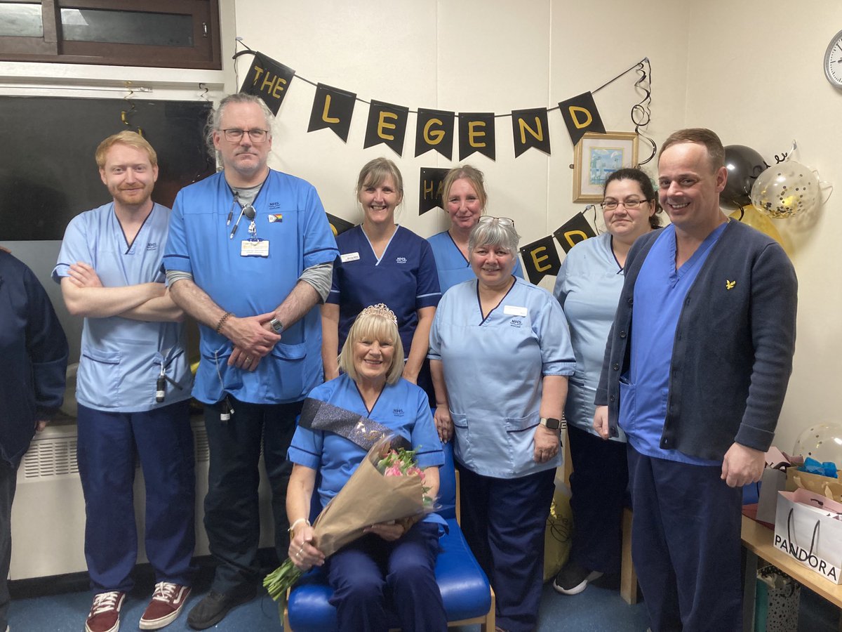 Last night in Ravenscraig ward for Margaret as she retires from NHS Fife. Lovely for work family to have the chance to get together and say goodbye without too much fuss!!😊