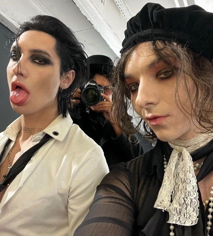 fevernightmares's tweet image. hi