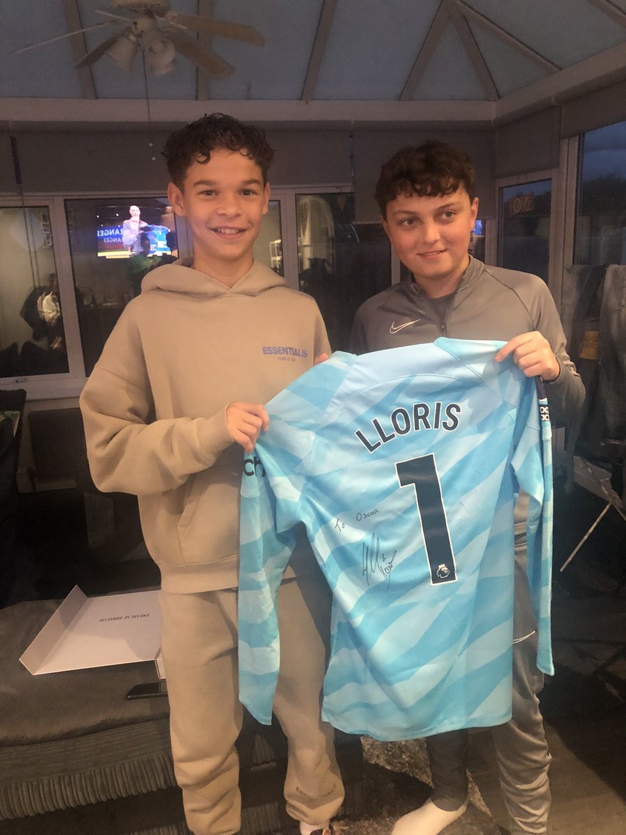 superoscarfairs's tweet photo. Another overwhelming evening spent with Gav , Katie and their son Osc 🥰 Honestly can’t express how much positively and joy you bring to our super warrior , me , Russ and H - The family that doesn’t stop giving 🥰 God bless you all 🙏🫶 @TMUSSports @SpursOfficial @FCBarcelona ❤️ https://t.co/aaFys8dVGM