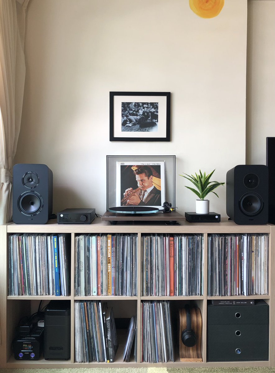 veldra9's tweet photo. This is Chet Baker, one of my most favorite jazz musicians. This is a 1978 pressing, on a 50th Anniversary Rega Turntable. 💎🙏🏽 #MyRega https://t.co/lQ3kWtM5Dg