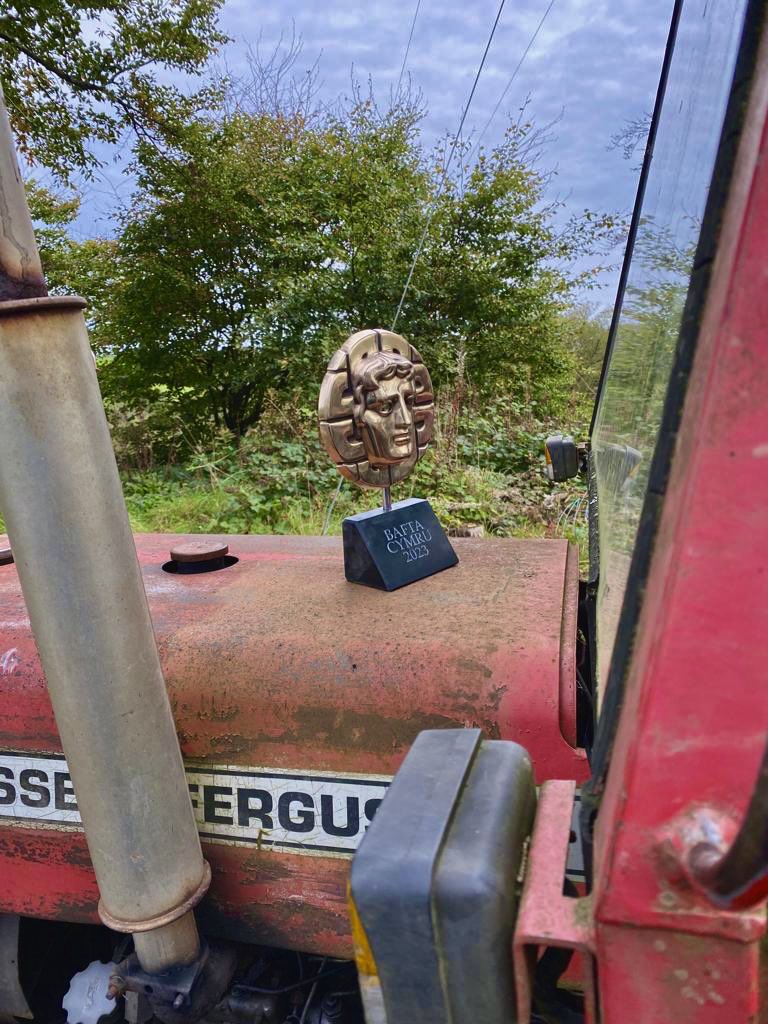 KiranSidhu41's tweet photo. BAFTA on Wilf’s tractor 🚜
#HeartValley https://t.co/57KRgZBydp