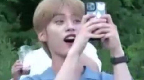 kokkalien's tweet photo. Forget chans laptop i wanna steal leeknows phone https://t.co/a1Tfp5EcU0