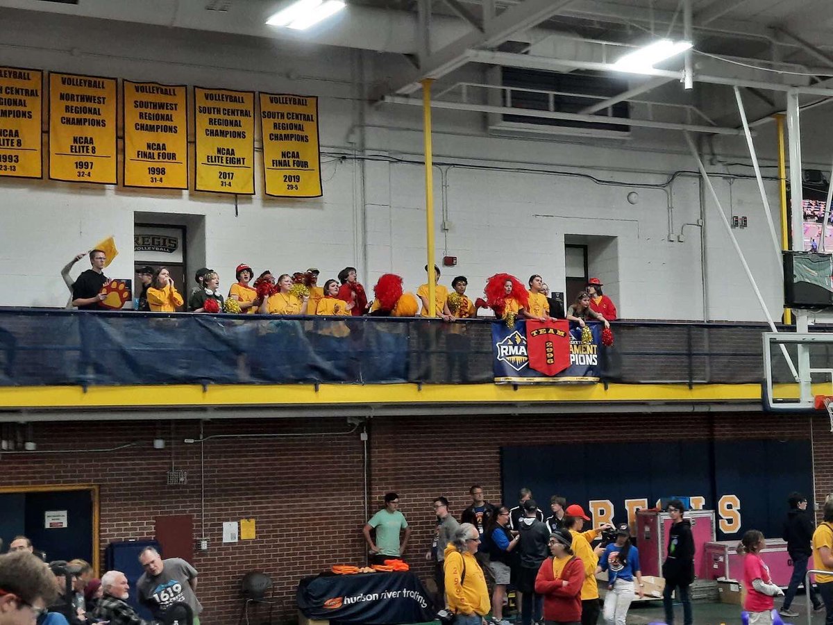 frc2996's tweet photo. We had a amazing time at KCMT with our alliance partners, and getting to place Arlo at 3rd place alliance! We cheered as loud as possible and made sure to show how happy we were to be at KCMT! #FRC #First #Cougarsgonewired #morethanrobots https://t.co/Kgoi0KS9Wa