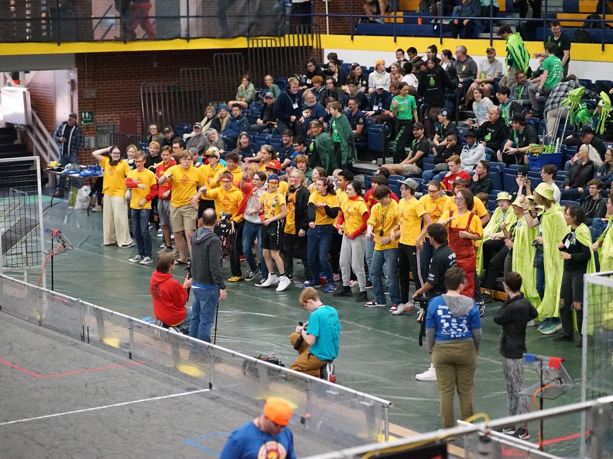 frc2996's tweet photo. We had a amazing time at KCMT with our alliance partners, and getting to place Arlo at 3rd place alliance! We cheered as loud as possible and made sure to show how happy we were to be at KCMT! #FRC #First #Cougarsgonewired #morethanrobots https://t.co/Kgoi0KS9Wa