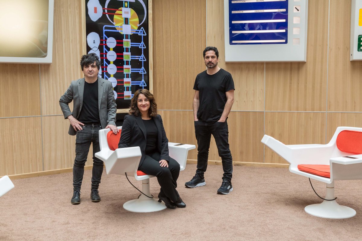 InvestigacionUC's tweet photo. "La investigación muestra que la innovación de este proyecto político abrió las puertas para otro tipo de innovación, incluyendo la artística, de diseño, en ciencia y tecnología", dice @edenmedina, profesora de @MITPSTS, sobre "Cómo diseñar una revolución" https://t.co/mszhpNzmjO https://t.co/eWeuNnW6yO