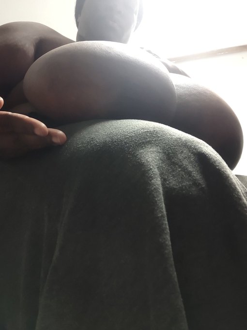 Does anyone else have this issue without having lap space cuz my life is full of Monday titties had to<a href="/tag/mondayvibes"class="tags"><span>&#35;mondayvibes</span></a><a href="/tag/mondaythoughts"class="tags"><span>&#35;mondaythoughts</span></a><a href="/tag/freethenipps"class="tags"><span>&#35;freethenipps</span></a><a href="/tag/e"class="tags"><span>&#35;e</span></a>