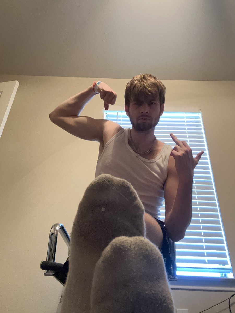 MasterQuid00's tweet photo. Just go back. Feet need some worship pronto. Come get drained by the size 13’s piggies. Get in my dms ASAP!!!🤑🤑🤑🐽 https://t.co/ofIMGsVmaU
