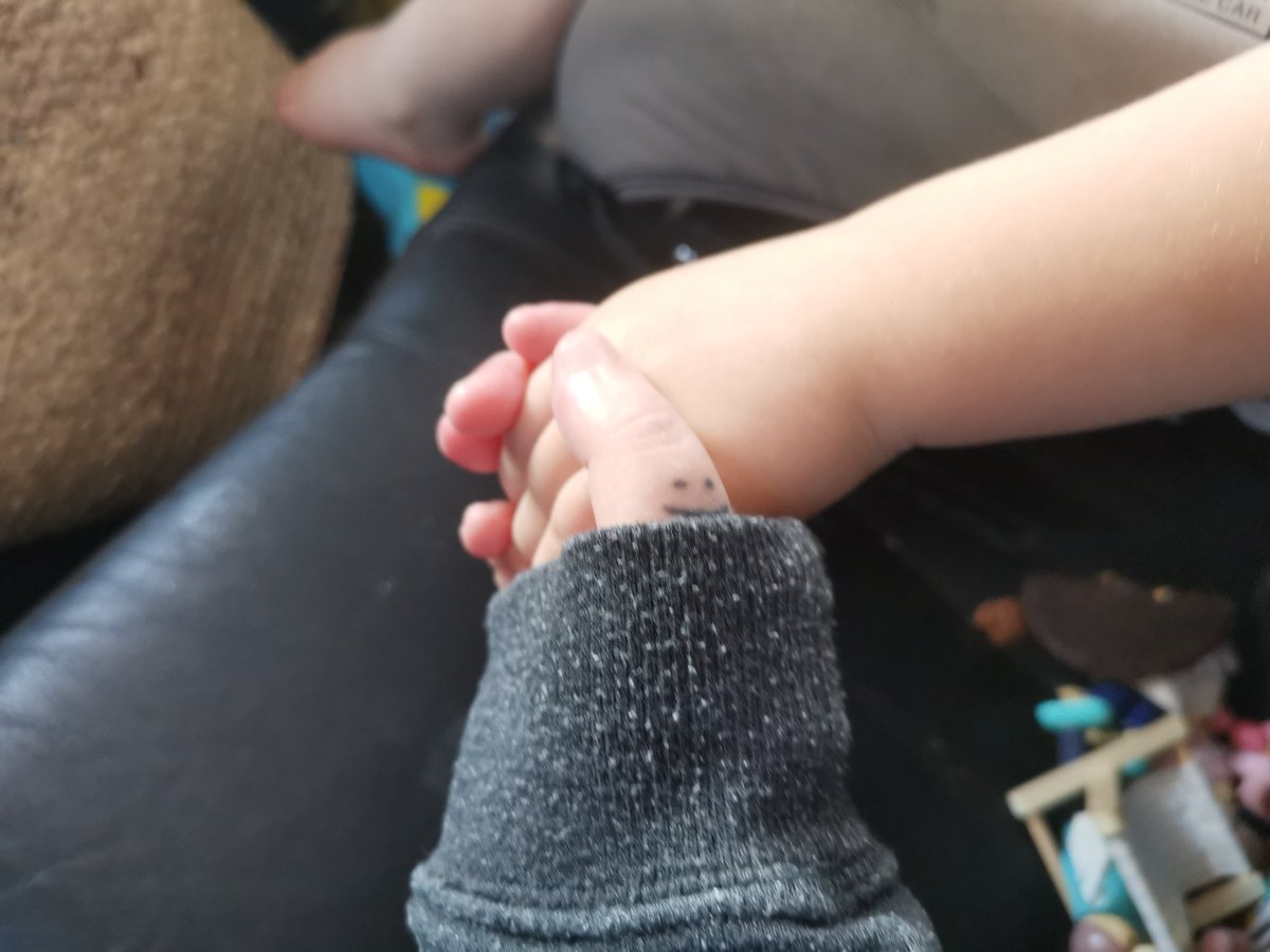 kaijuergs's tweet photo. happy third birthday, Little Fox.

i will always be here to hold your hand. you guide me towards the sunshine ♡

#LittleFox #transfamily #thirdbirthday https://t.co/wP6o6Xh7TV