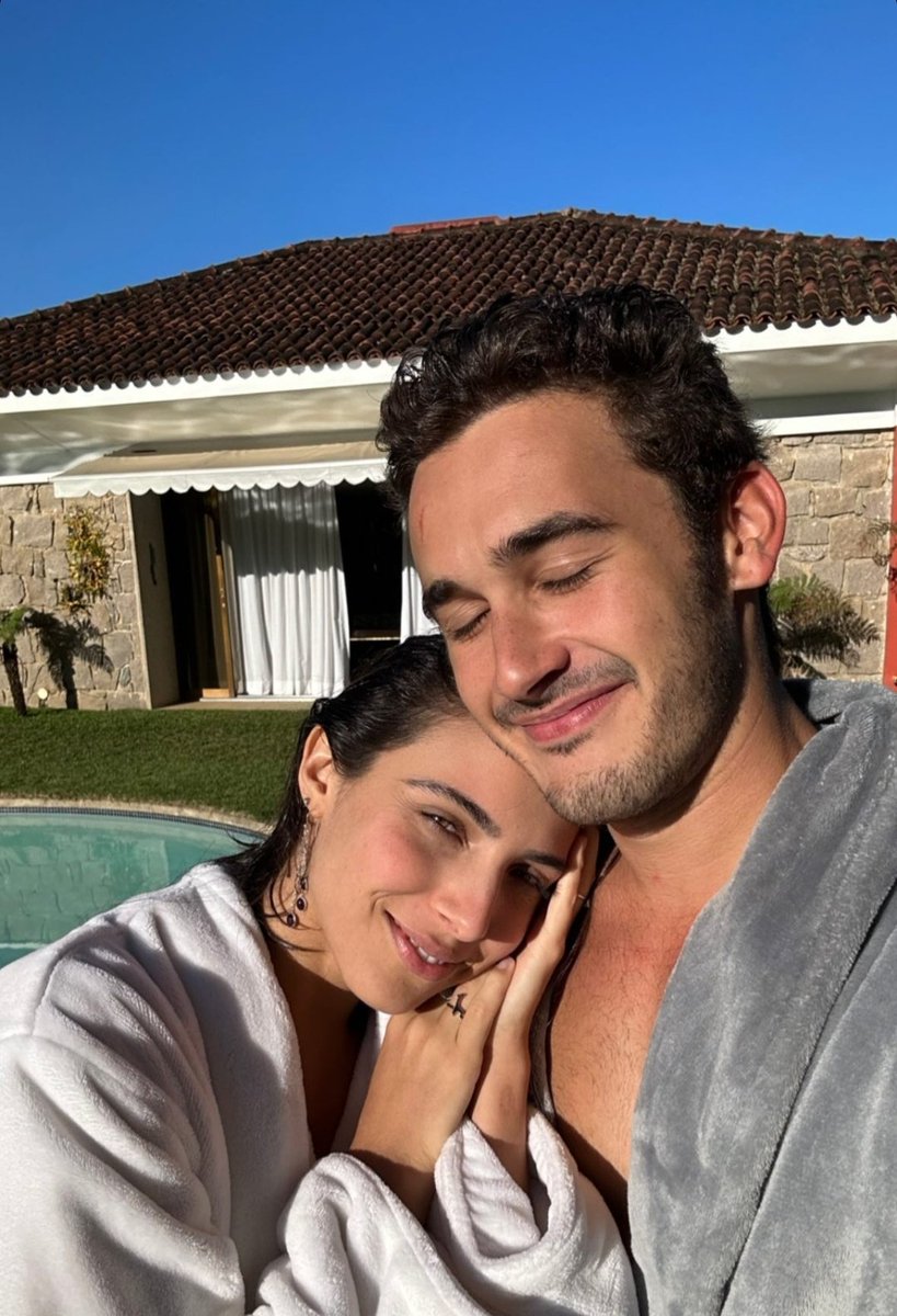 alicxss's tweet photo. AS FOTOS DA CENA PÓS AMOR MEU DEUS ISIS E GIOVANNI AAAAAAA

BEIJO GIOISIS • #elasporelas https://t.co/OwPKrMZUPZ