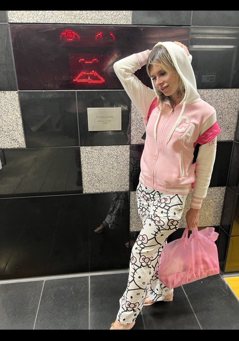 Right now in #Seattle 🇺🇸 Any local tour guides to show me and @BaileeParis around? 😘  don&rsquo;t be shy! https://t<a href="/tag/seattle"class="tags">#Seattle</a>