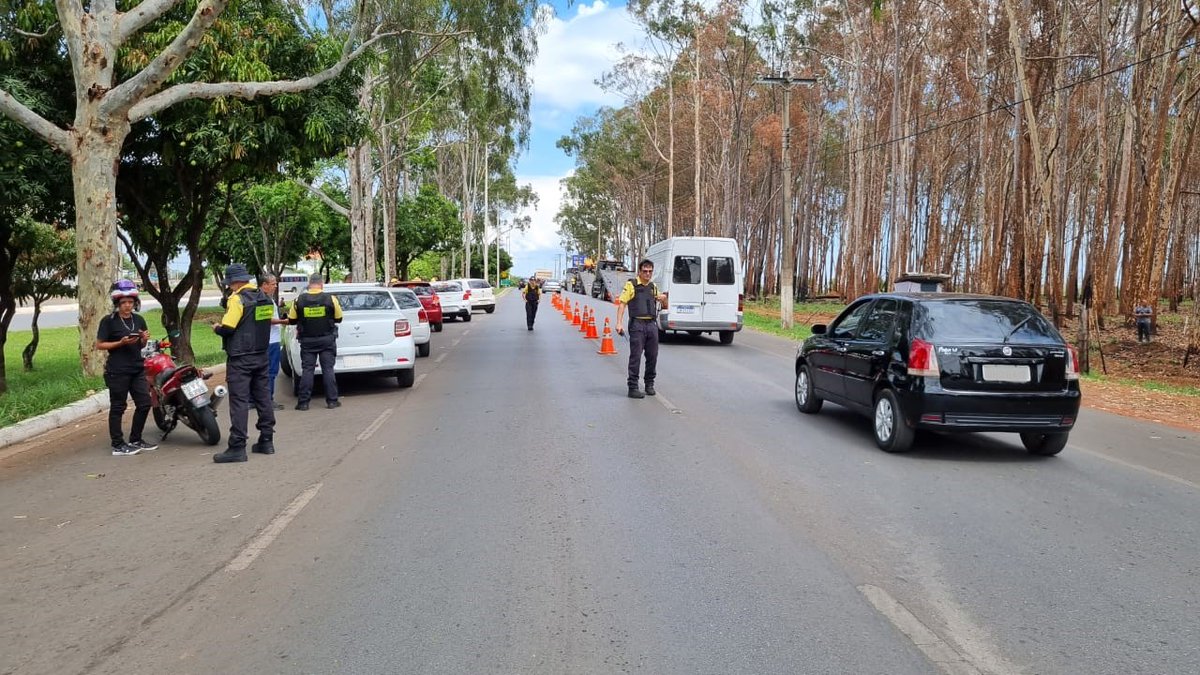 detrandfoficial's tweet image. 🚨 Entre a noite de quarta-feira (11) e a madrugada desta segunda-feira (16), o #DetranDF e a #PMDF, em ações integradas, autuaram 247 condutores que conduziam veículo sob efeito de álcool, em 9 operações realizadas no período do feriado prolongado.
👉 detran.df.gov.br/detran-df-e-pm…