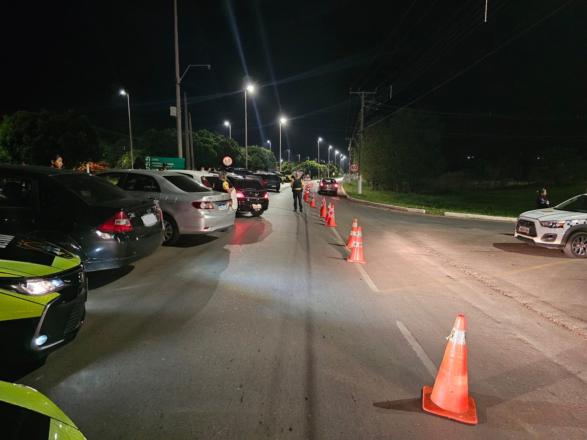 detrandfoficial's tweet image. 🚨 Entre a noite de quarta-feira (11) e a madrugada desta segunda-feira (16), o #DetranDF e a #PMDF, em ações integradas, autuaram 247 condutores que conduziam veículo sob efeito de álcool, em 9 operações realizadas no período do feriado prolongado.
👉 detran.df.gov.br/detran-df-e-pm…