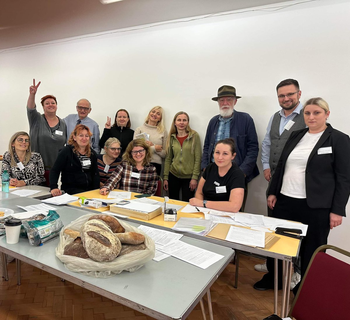 1/2 Wiadomość od Marcina Millera z Londynu, „robiliśmy co można aby te wybory były sukcesem……komisja w której uczestniczę wysłała protokół już o siódmej, wracał kilkakrotnie gdyż nie podobały się scany oraz zrobiliśmy kilka poprawek ostatni wysłaliśmy o godz. 14:00…”