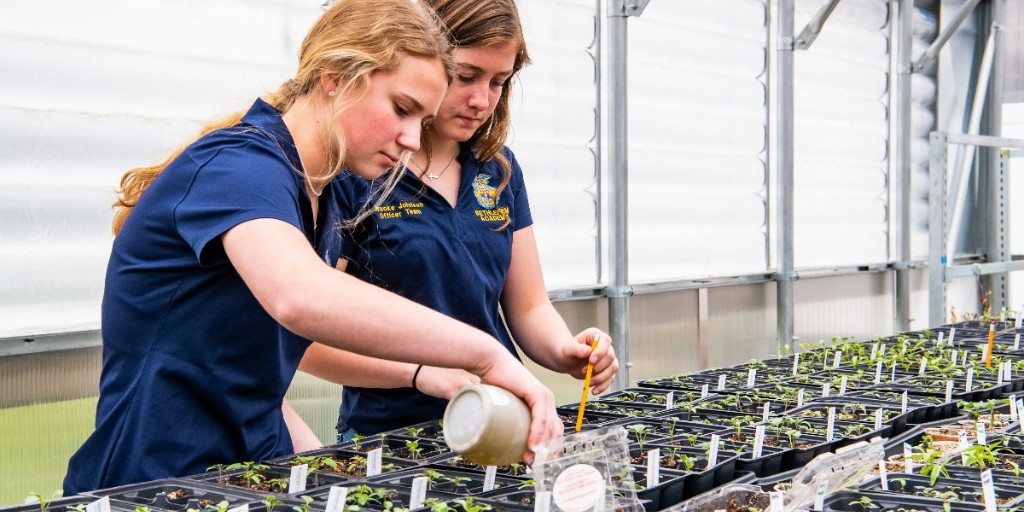 CHSInc's tweet photo. We've introduced more than 150,000 students to the power of cooperatives since 2020. "This is an important way to build talent pipelines for agricultural cooperatives and to plant the seed for future cooperative members to participate in the system.” https://t.co/i2ctW7OdUC https://t.co/4B39aB5cWa