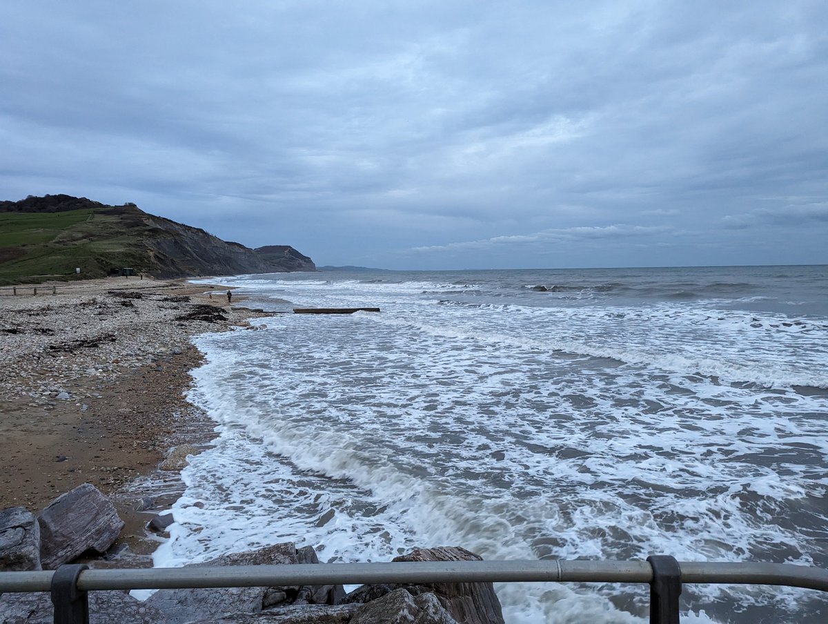 LoopyTeddy's tweet photo. There's something about the sea side in autumn... https://t.co/blPsDQkcu0