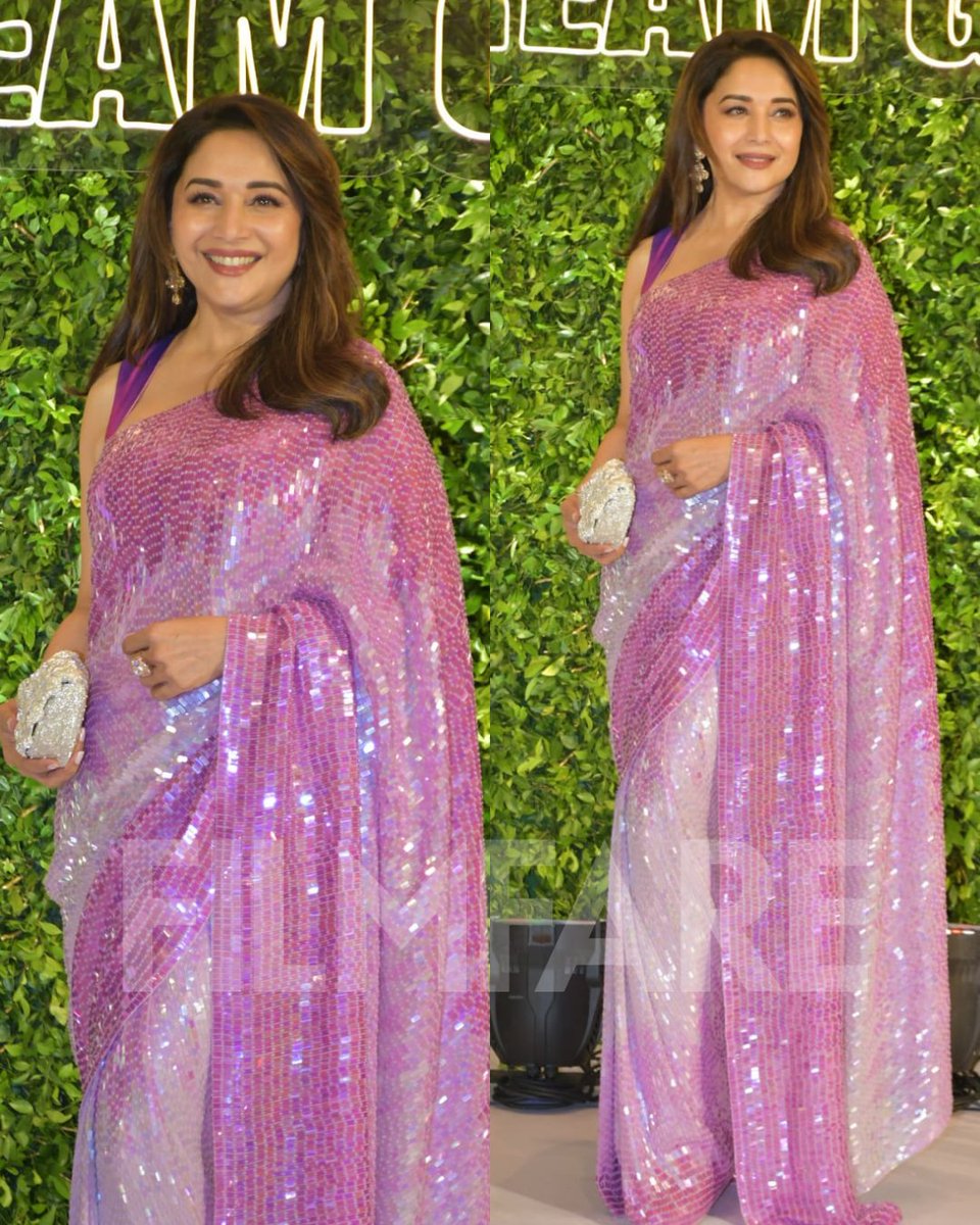 #MadhuriDixitNene clicked arriving for #HemaMalini's 75th birthday bash. 💞