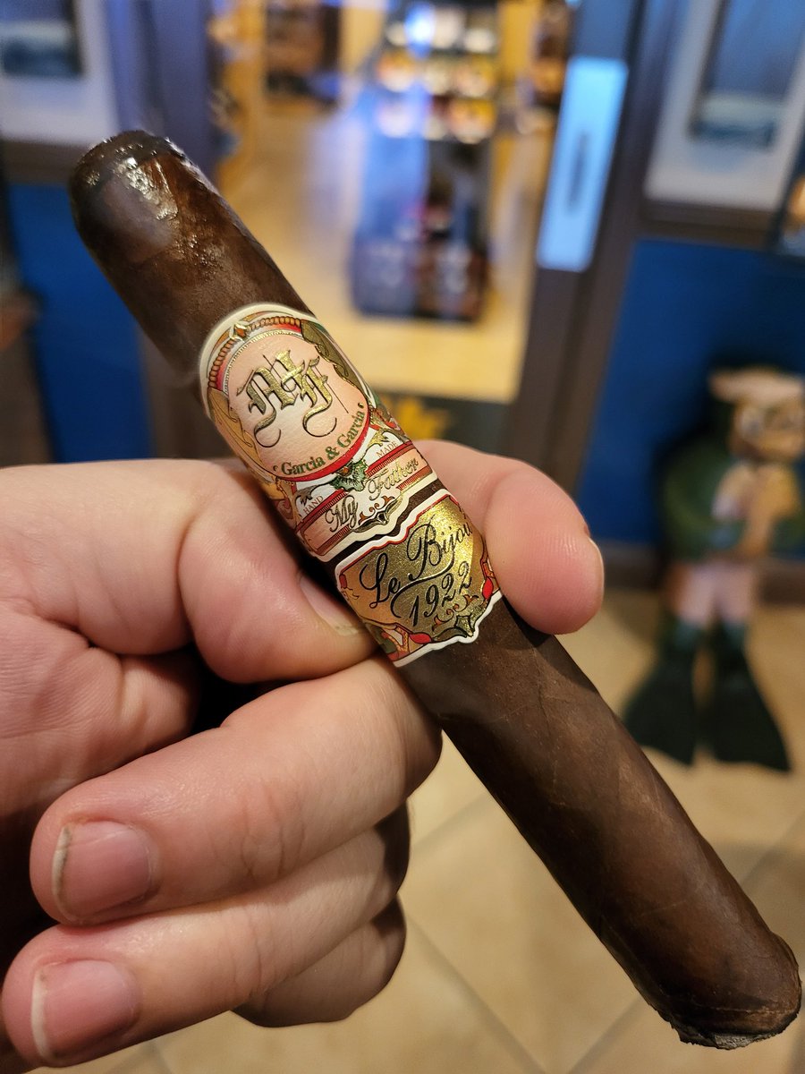 #myfathercigars are a perfect choice for a #monday
