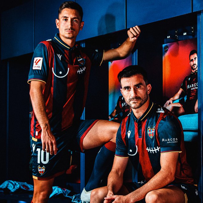 Una camiseta para luchar contra el cáncer de mama. 

💜 El Levante jugará hoy con esta equipación especial. Una gran iniciativa. 

👏 Todos los beneficios irán para la Asociación Española contra el Cáncer. 

📸 <a href="/LevanteUD/">Levante UD</a>