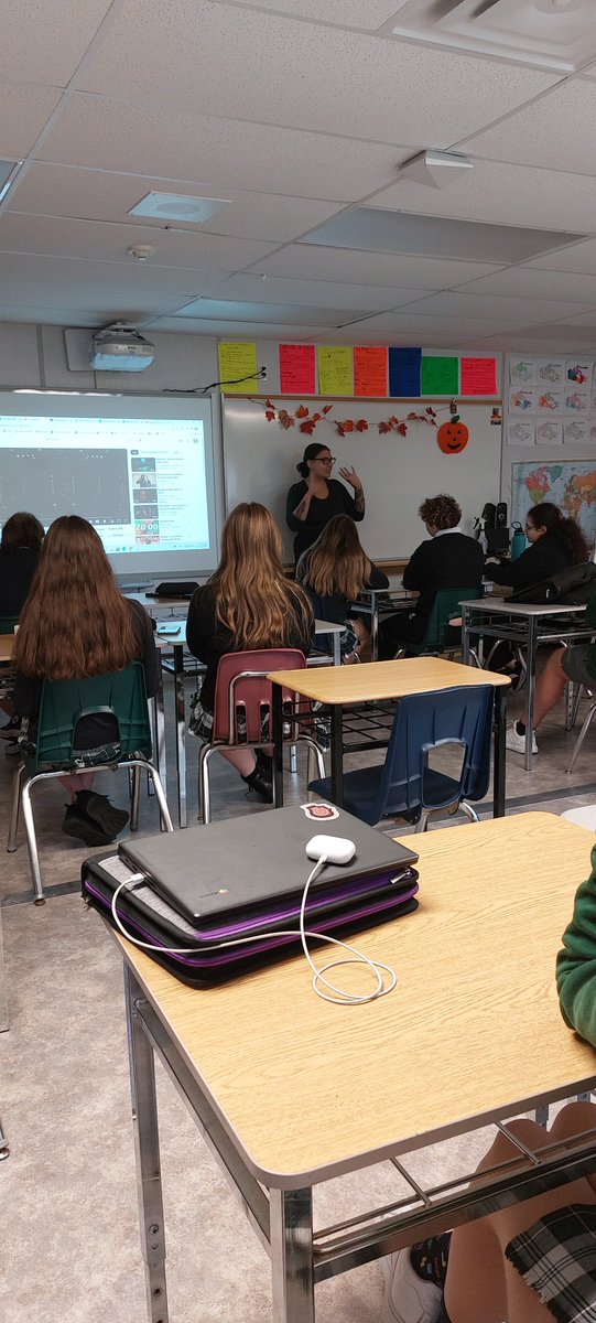 École secondaire catholique E.J. Lajeunesse tweet media