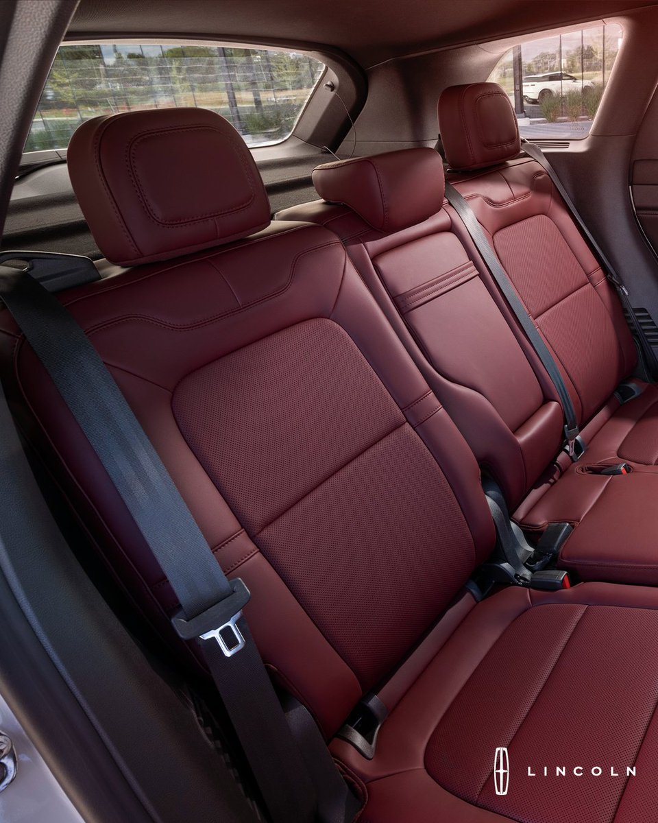 LincolnSantaFe's tweet photo. Los asientos traseros corredizos con PowerFold® de tu #LincolnCorsair se adaptan completamente a tu rutina. Si necesitas más espacio para las piernas entre personas o tener centímetros extra en la cajuela, lo tienes sin problema. https://t.co/tRPcHVQjoS

☎️ 55 8546 3180 https://t.co/5fAEWNReVv